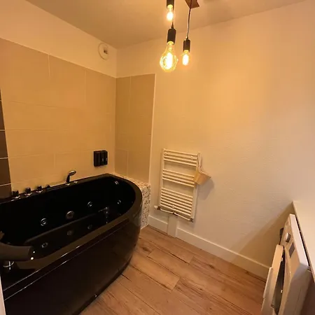 Appartamento Balnéo Jardins D'eloïse à Tolosa