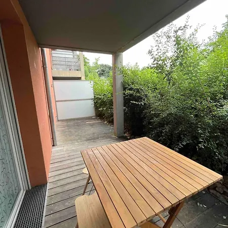 Balnéo Jardins D'eloïse à Appartamento Tolosa